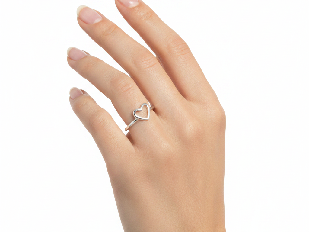 A Silver Heart Design Ring