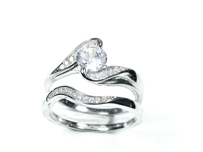 A White Cubic Zirconia Ring Set