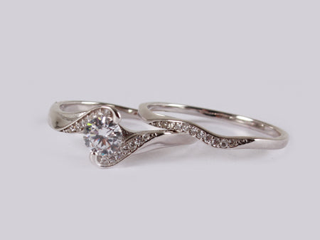 A White Cubic Zirconia Ring Set