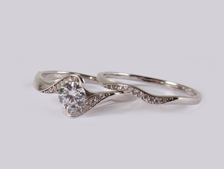 A White Cubic Zirconia Ring Set
