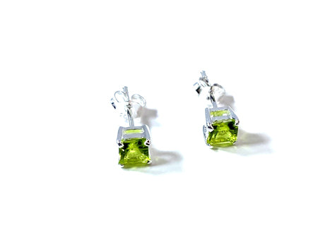 Peridot Cz August Month Birthstone Cubic Zirconia Silver Square 4mm x 4mm Claw Set Earring