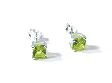 Peridot Cz August Month Birthstone Cubic Zirconia Silver Square 4mm x 4mm Claw Set Earring