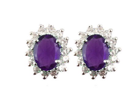 9 CT White Gold Earring.