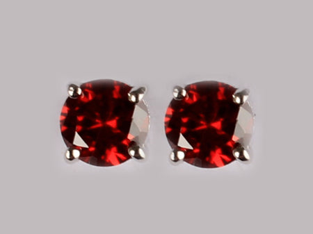 A Garnet Cubic Zirconia Earring 6MM