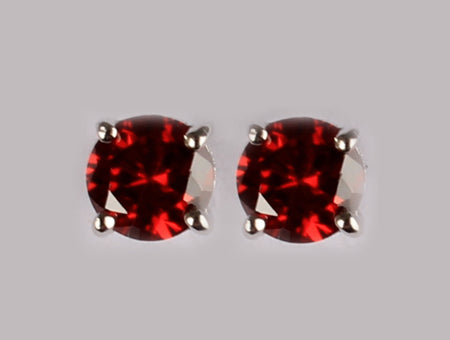 A Garnet Cubic Zirconia Earring 6MM
