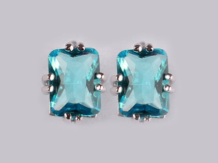 A Aquamarine Cubic Zirconia Earring
