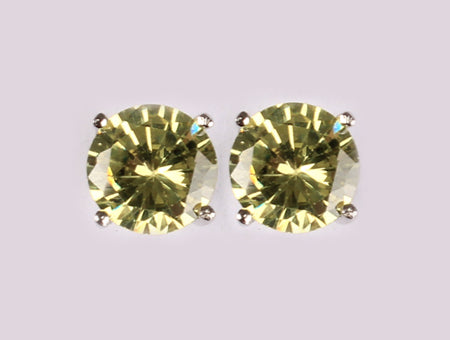 A Peridot Cubic Zirconia Earring.6MM