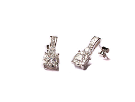 9 CT White Gold Earring.