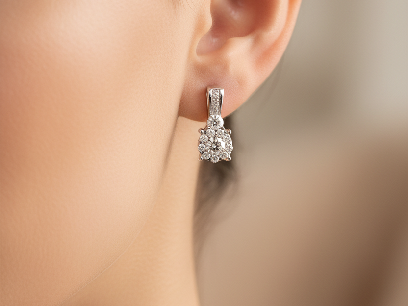 9 CT White Gold Earring.