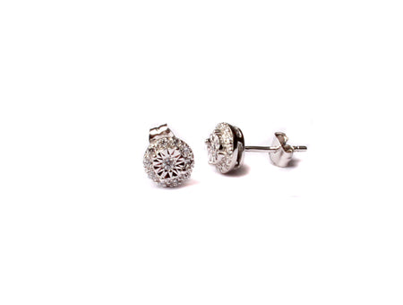 9 CT White Gold Earring.