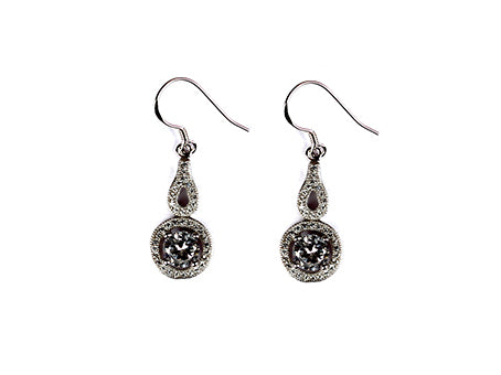 A White Cubic Zirconia Pendant & Chain