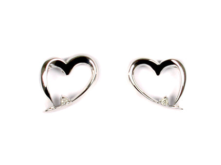 A Silver Heart Pendant  & Chain