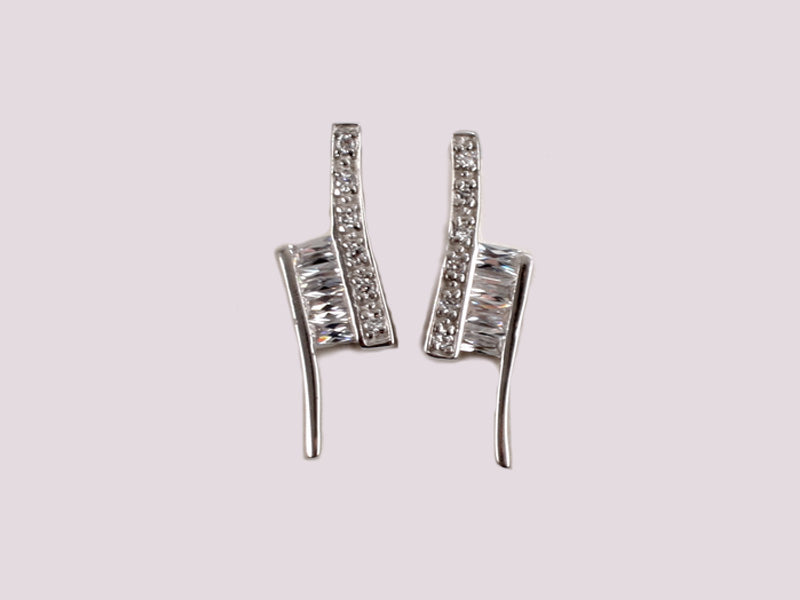 A White Cubic Zirconia Earring