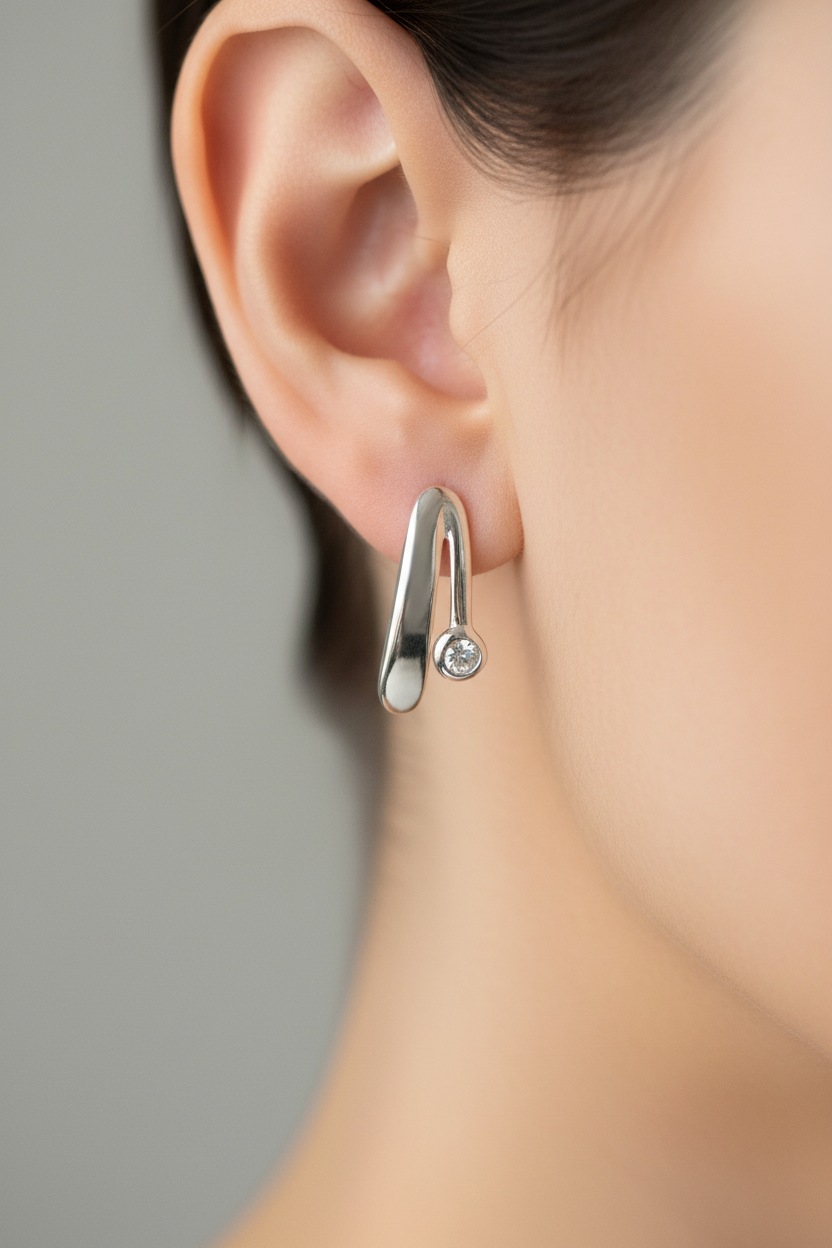 A White Cubic Zirconia Earring