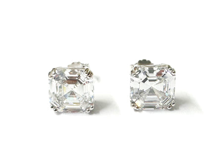 A White Cubic Zirconia Pendant.