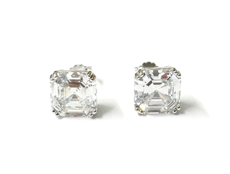 A Silver White Cubic Zirconia Earring