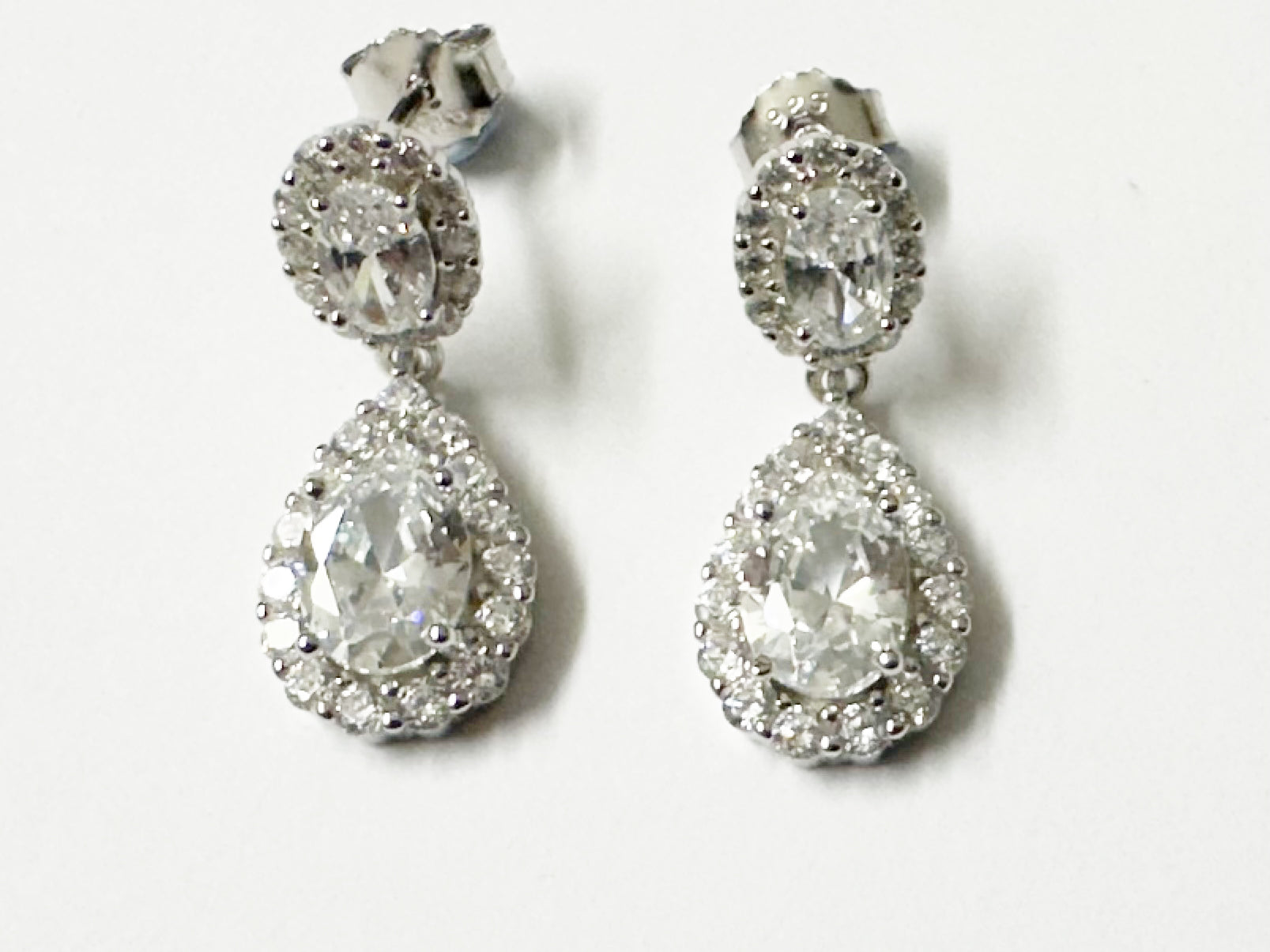 A White Cubic Zirconia Silver Earring