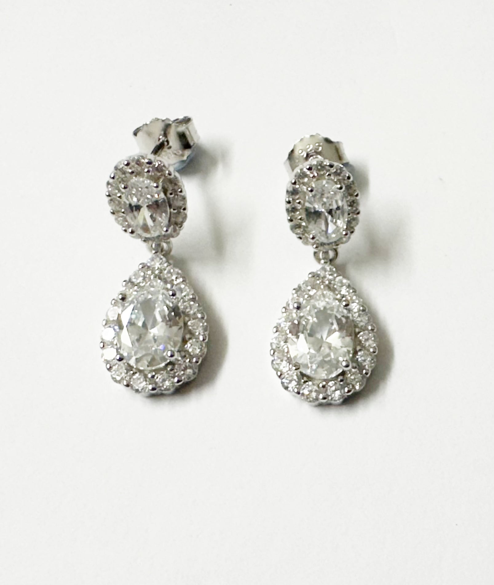 A White Cubic Zirconia Silver Earring