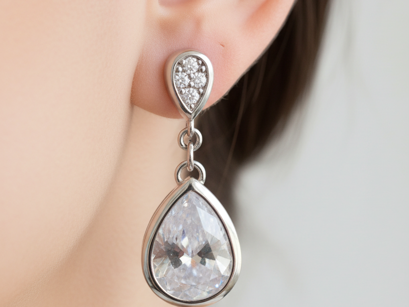 A White Cubic Zirconia Earring