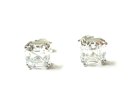 A White Cubic Zirconia Pendant.