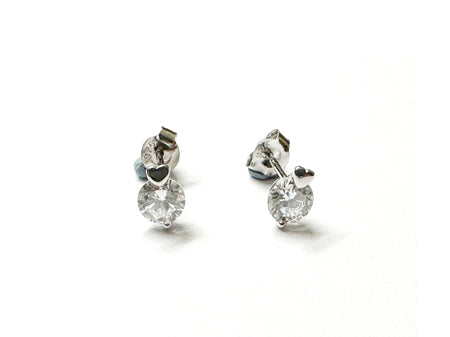 A Silver White CZ Stone Heart Necklace