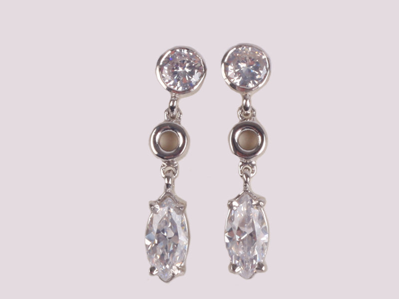 A White Cubic Zirconia Earring