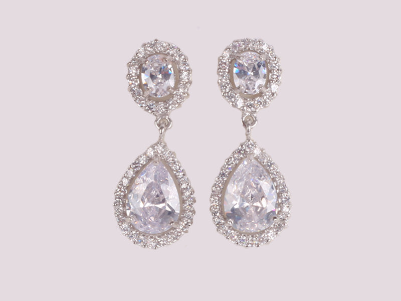 A White Cubic Zirconia Earring