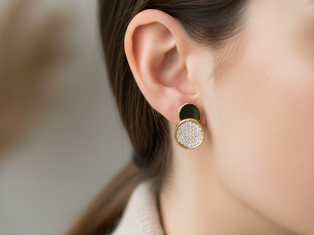 White Cubic Zirconia Gold plated Silver Earring.