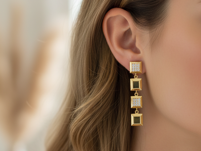 White Cubic Zirconia Gold plated Silver Earring.