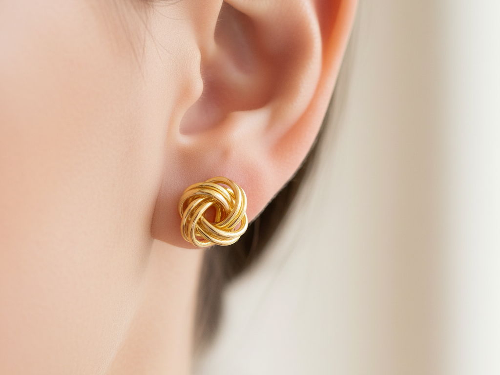 A Yellow Plated Silver 8mm Stud Earring