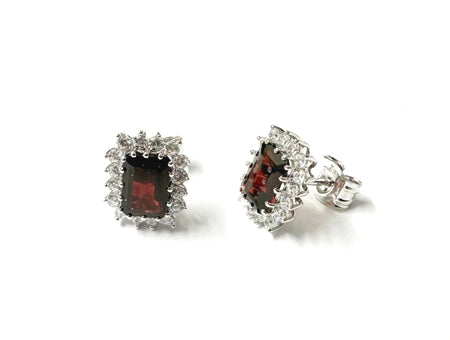 9 CT White Gold Garnet Earring.