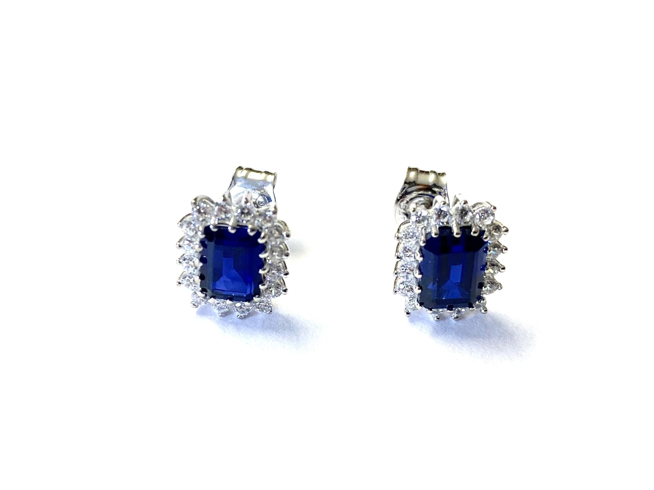 9 CT White Gold Sapphire Earring.