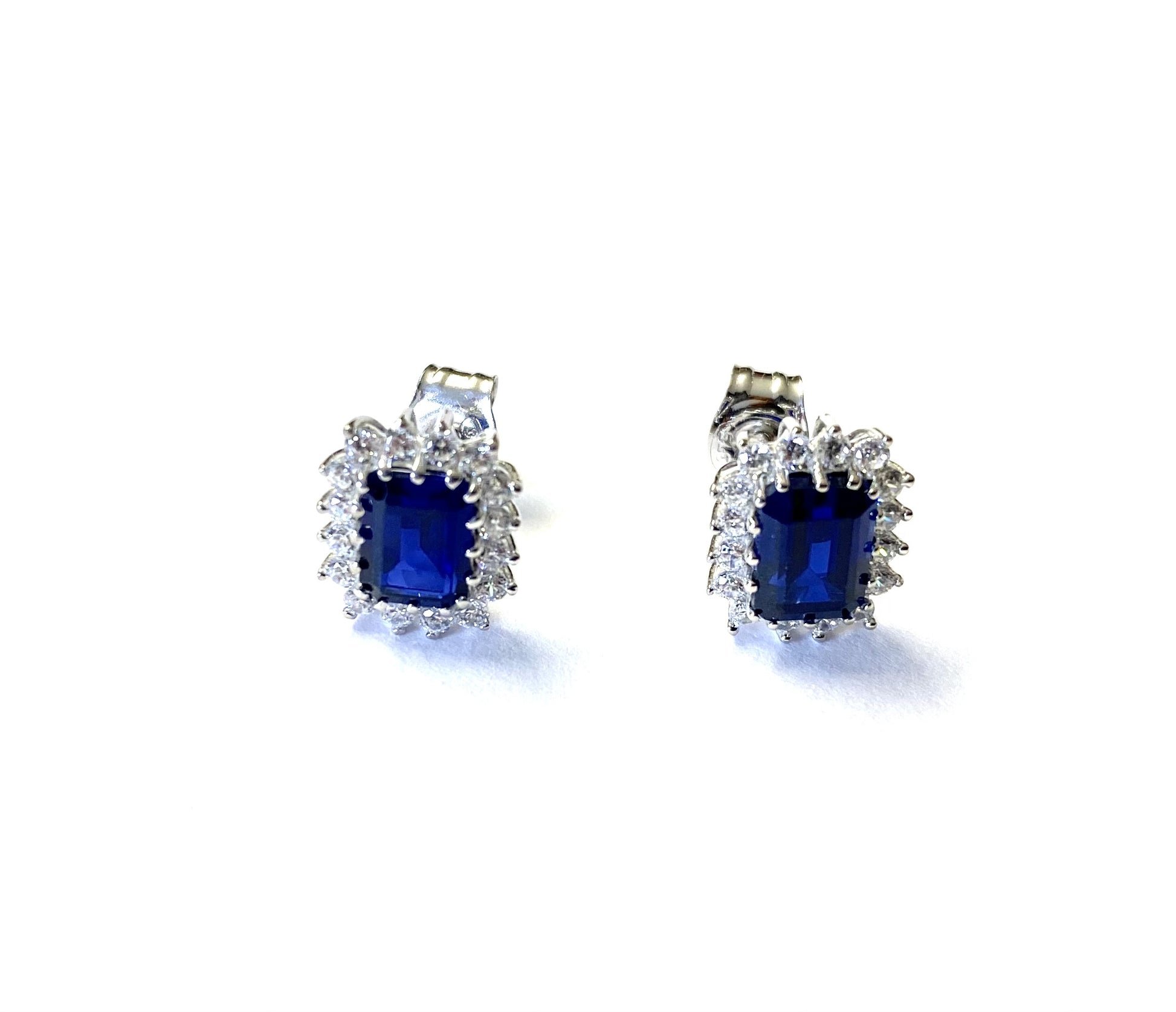 9 CT White Gold Sapphire Earring.