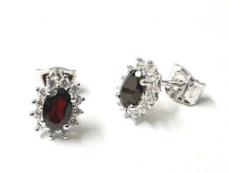 9 CT White Gold Garnet Cz Earring.6X4