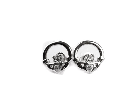 9 CT White Gold Earring.