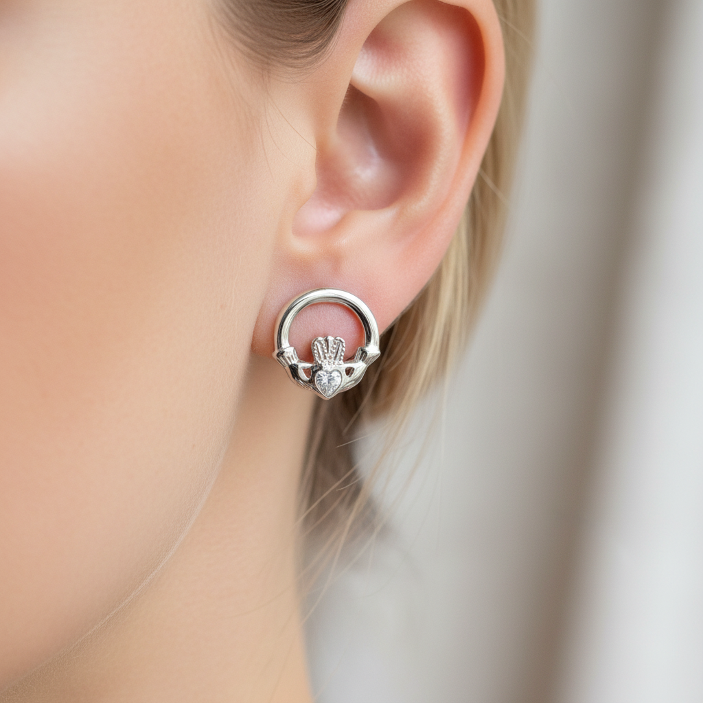 9 CT White Gold Earring.