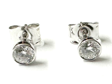9 CT White Gold Cz Earring.