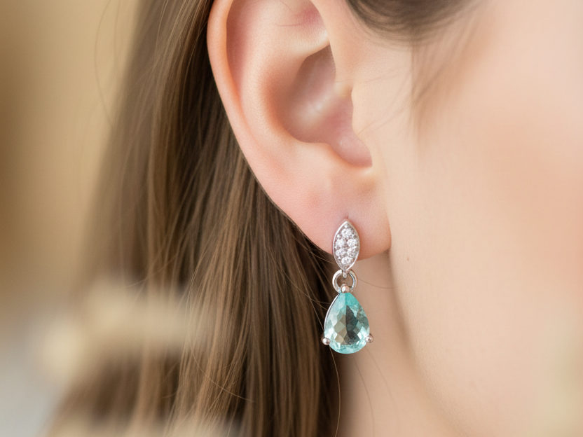 9 CT White Gold Aqua Cz Earring.