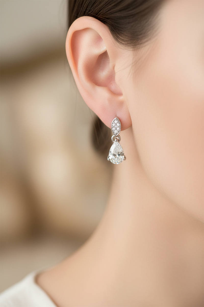 9 CT White Gold Cz Earring.