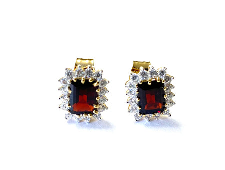 9 CT Yellow Gold Garnet Earring