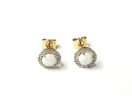 9 CT Yellow Gold Opal Pendant Chained