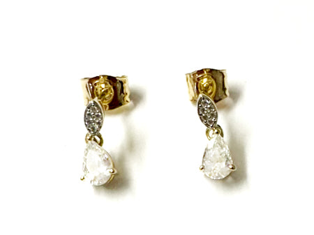 9 CT Yellow Gold White Cz Earring.