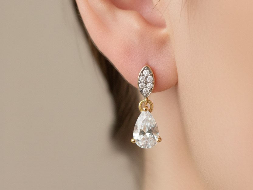 9 CT Yellow Gold White Cz Earring.