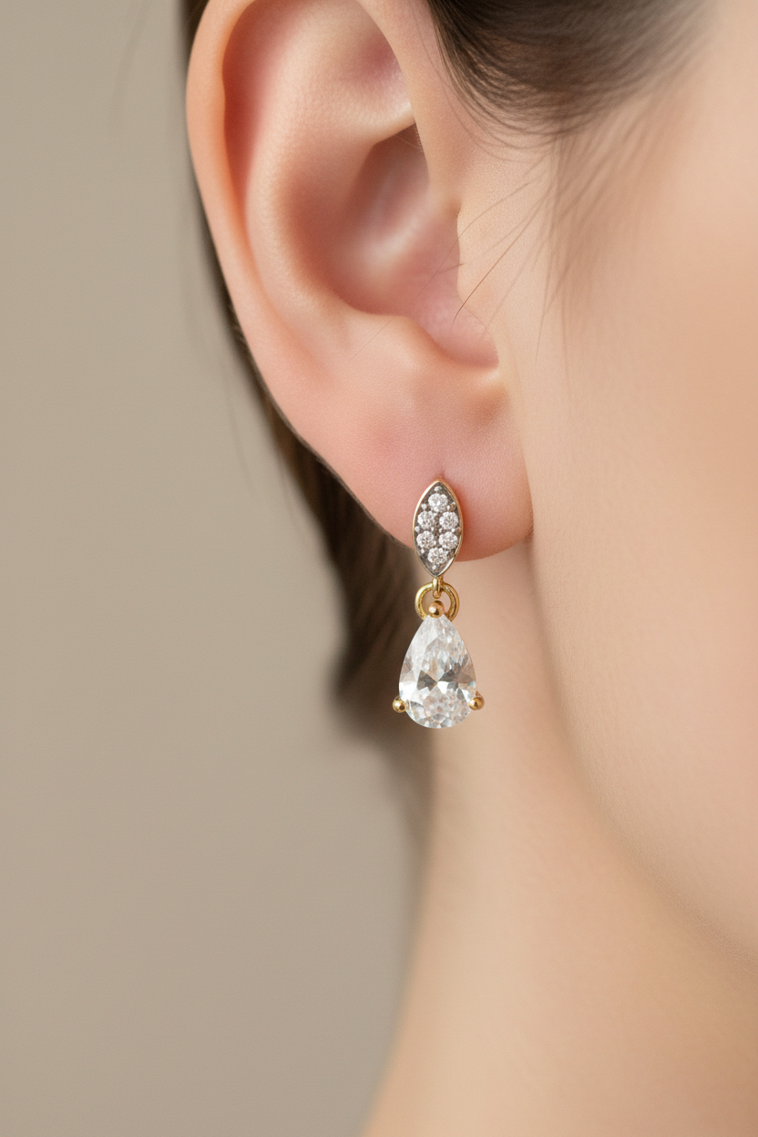9 CT Yellow Gold White Cz Earring.