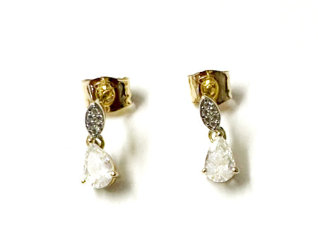 A Yellow Gold Cz Necklace