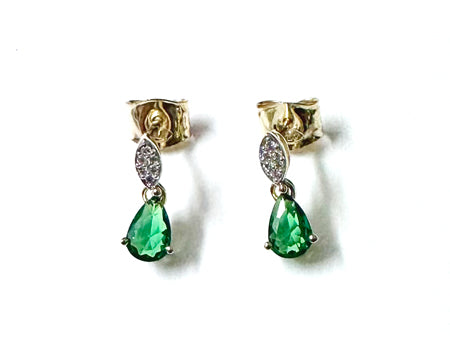 A Yellow Gold Emerald Cz Necklace