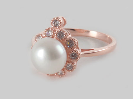 A Rose Gold with Pearl Ring