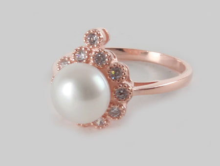 A Rose Gold with Pearl Ring