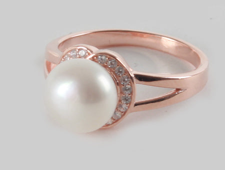 A Rose Gold with Pearl Ring
