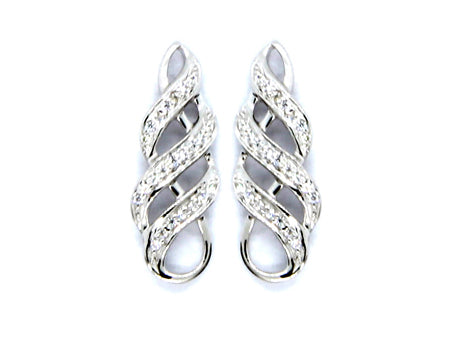 9 CT White Gold Earring.